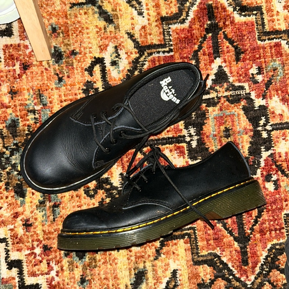Dr. Martens Lace up Low